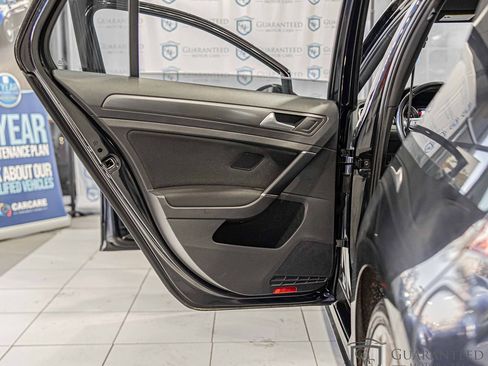 Used 2019 Volkswagen Golf S image 32