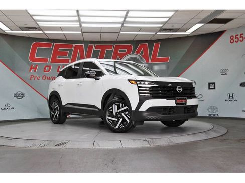 Used 2026 Nissan Kicks SV w/ SV Premium Package FWD image 1