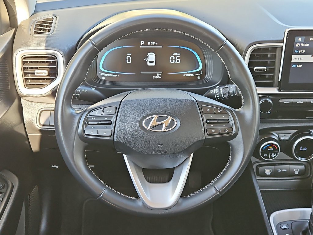Used 2025 Hyundai Venue SEL FWD image 23