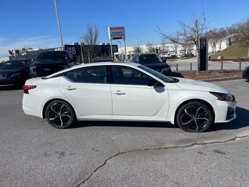 Certified 2024 Nissan Altima 2.5 SR w/ SR Premium Package image 3