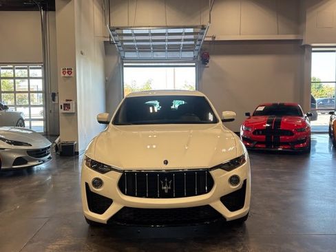 Used 2020 Maserati Levante AWD/4WD image 3