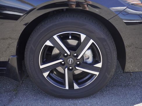 Certified 2025 Nissan Sentra SV image 7