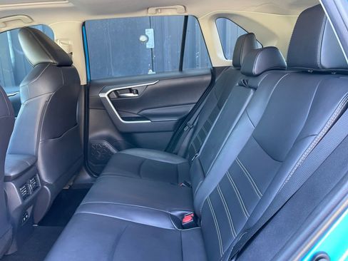 Used 2019 Toyota RAV4 XLE Premium w/ Carpet Mat Package FWD image 21