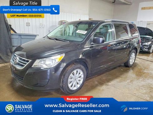 Used 2014 Volkswagen Routan SE image 1