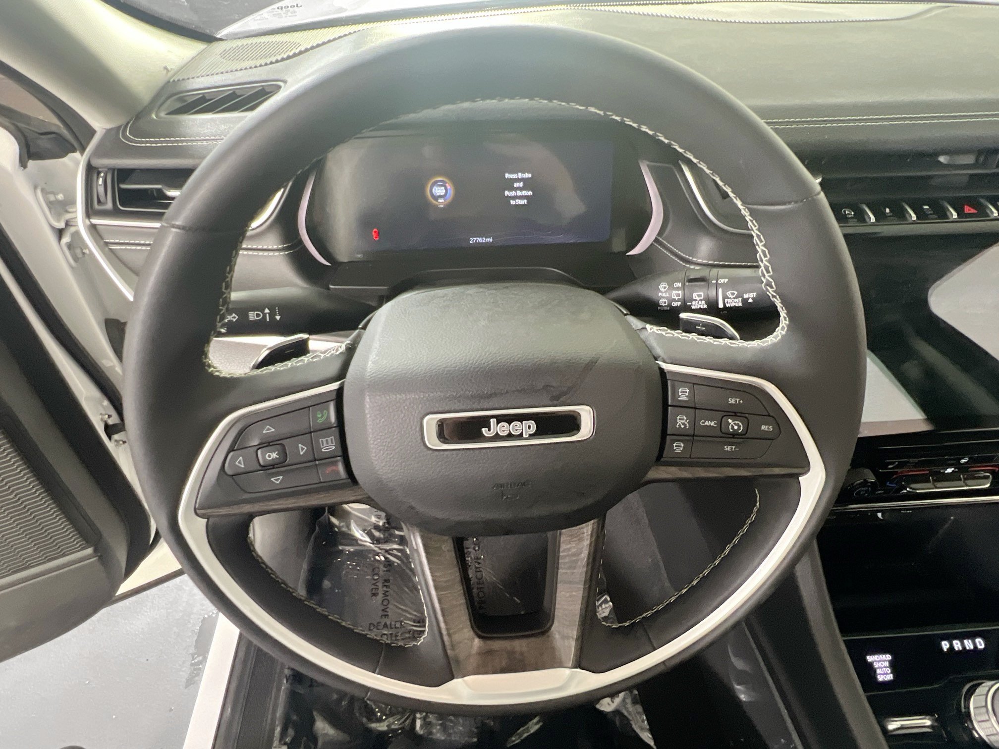 Used 2023 Jeep Grand Cherokee Limited AWD/4WD image 11