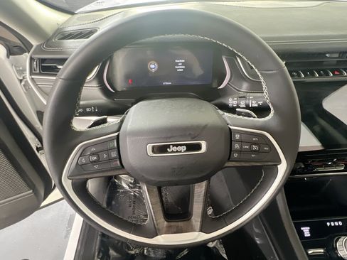 Used 2023 Jeep Grand Cherokee Limited AWD/4WD image 11