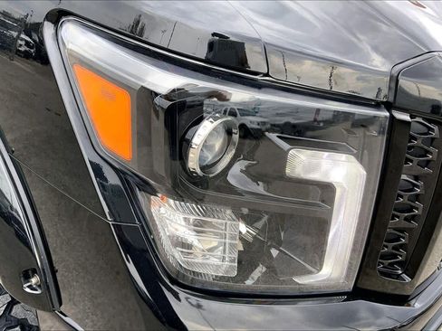 Used 2019 Nissan Titan SV w/ SV Convenience Package image 26
