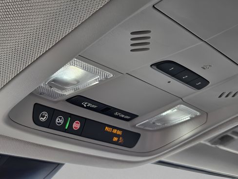 Used 2022 GMC Acadia SLT image 9