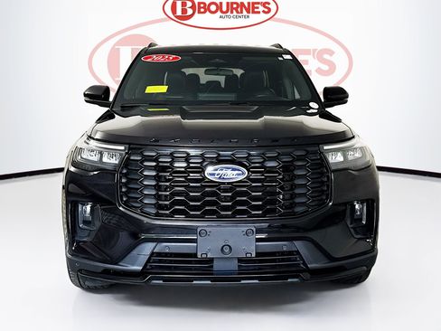 Used 2025 Ford Explorer ST-Line w/ ST-Line Street Pack AWD/4WD image 5