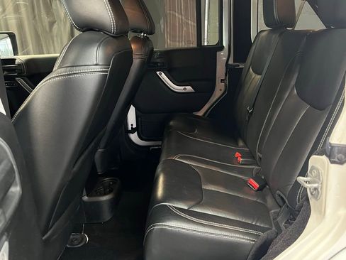Used 2015 Jeep Wrangler Unlimited Sahara w/ Connectivity Group image 14