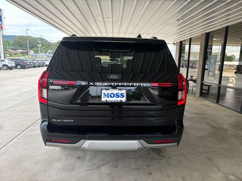 Used 2025 Ford Expedition Platinum w/ Platinum Ultimate Package AWD/4WD image 4
