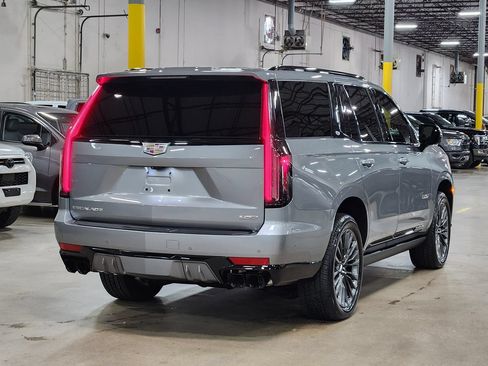 Used 2023 Cadillac Escalade V AWD/4WD image 8