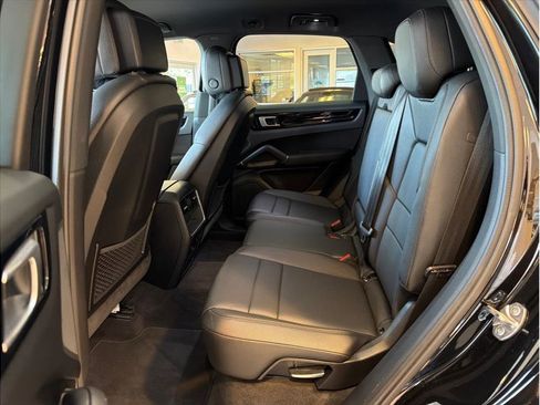 Used 2020 Porsche Cayenne AWD/4WD image 11