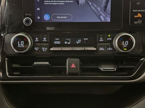 Used 2023 Toyota Highlander LE image 23