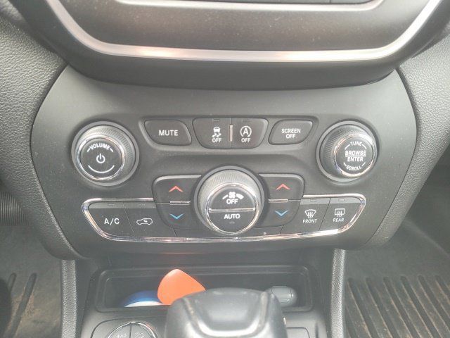 Used 2021 Jeep Cherokee Trailhawk w/ Trailer Tow Group AWD/4WD image 15