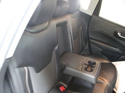 Used 2020 Jeep Compass Latitude AWD/4WD image 9