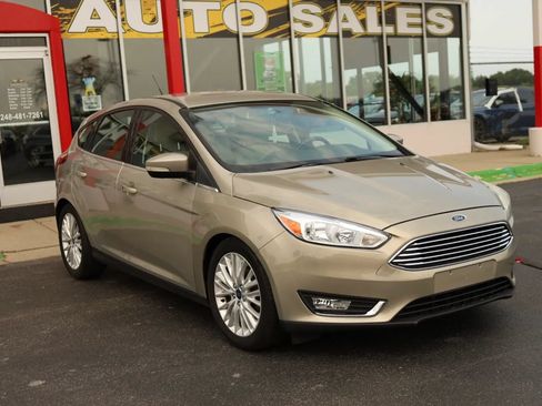 Used 2016 Ford Focus Titanium FWD image 3
