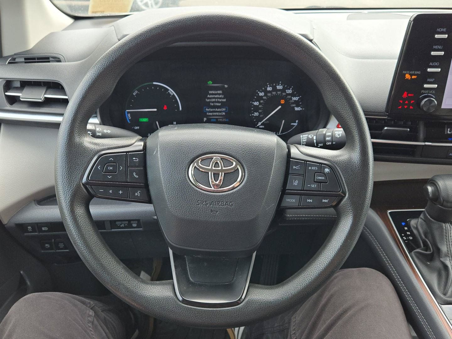Used 2024 Toyota Sienna LE AWD/4WD image 18