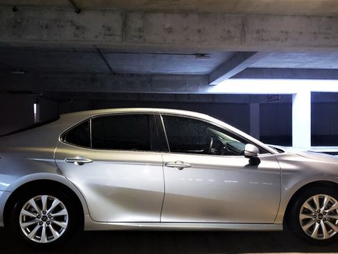 Used 2018 Toyota Camry LE FWD image 5