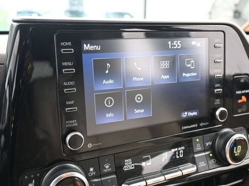 Used 2022 Toyota Highlander XLE FWD image 18
