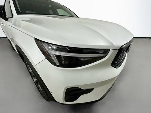 Used 2026 Volvo XC40 B5 Plus AWD/4WD image 9
