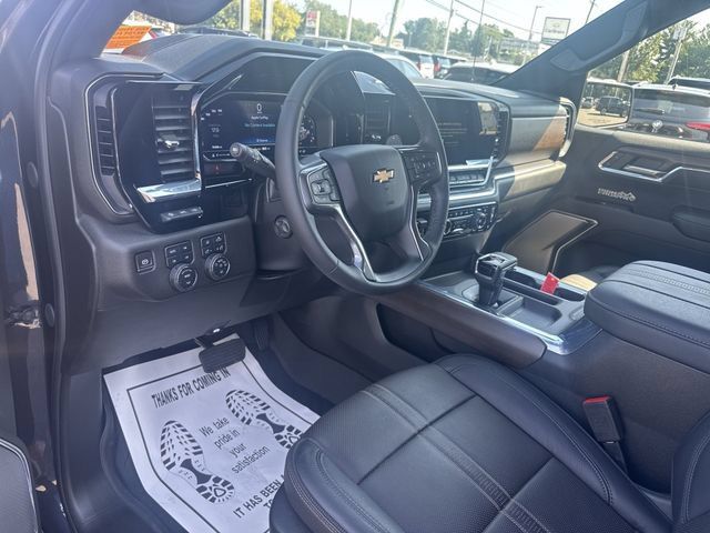 Used 2024 Chevrolet Silverado 1500 High Country w/ Technology Package AWD/4WD image 10