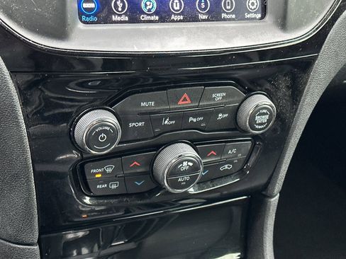 Used 2018 Chrysler 300 S w/ 300S Premium Group image 20