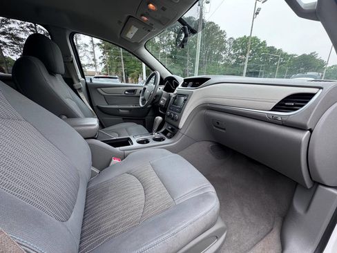Used 2017 Chevrolet Traverse LS AWD/4WD image 12