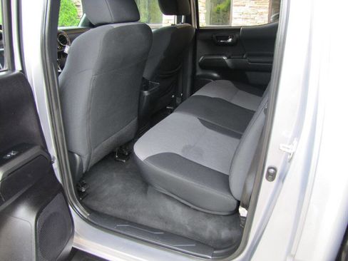 Used 2020 Toyota Tacoma TRD Off-Road RWD image 18