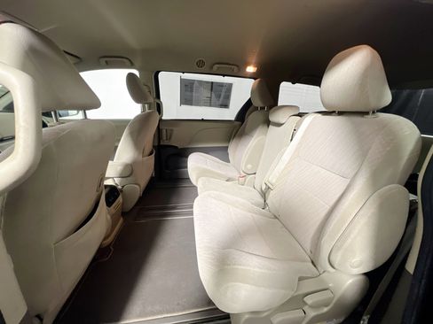 Used 2020 Toyota Sienna LE FWD image 26