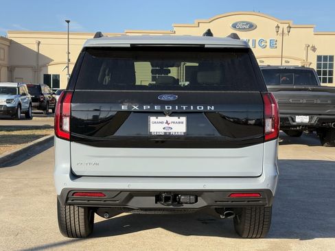 New 2025 Ford Expedition Active image 29