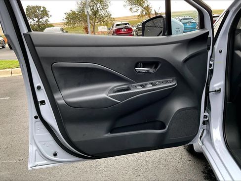 New 2025 Nissan Versa SV w/ Trunk Package image 10