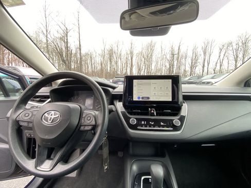 Used 2025 Toyota Corolla LE image 22
