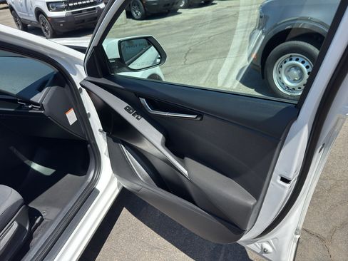 Used 2025 Kia Niro LX FWD image 21