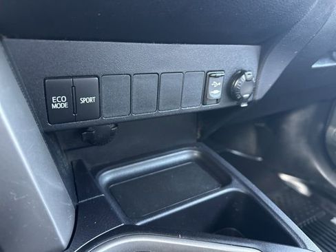 Used 2018 Toyota RAV4 XLE image 29