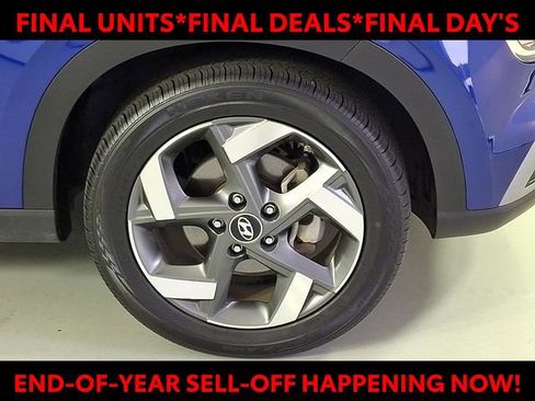 Certified 2024 Hyundai Venue SEL image 9