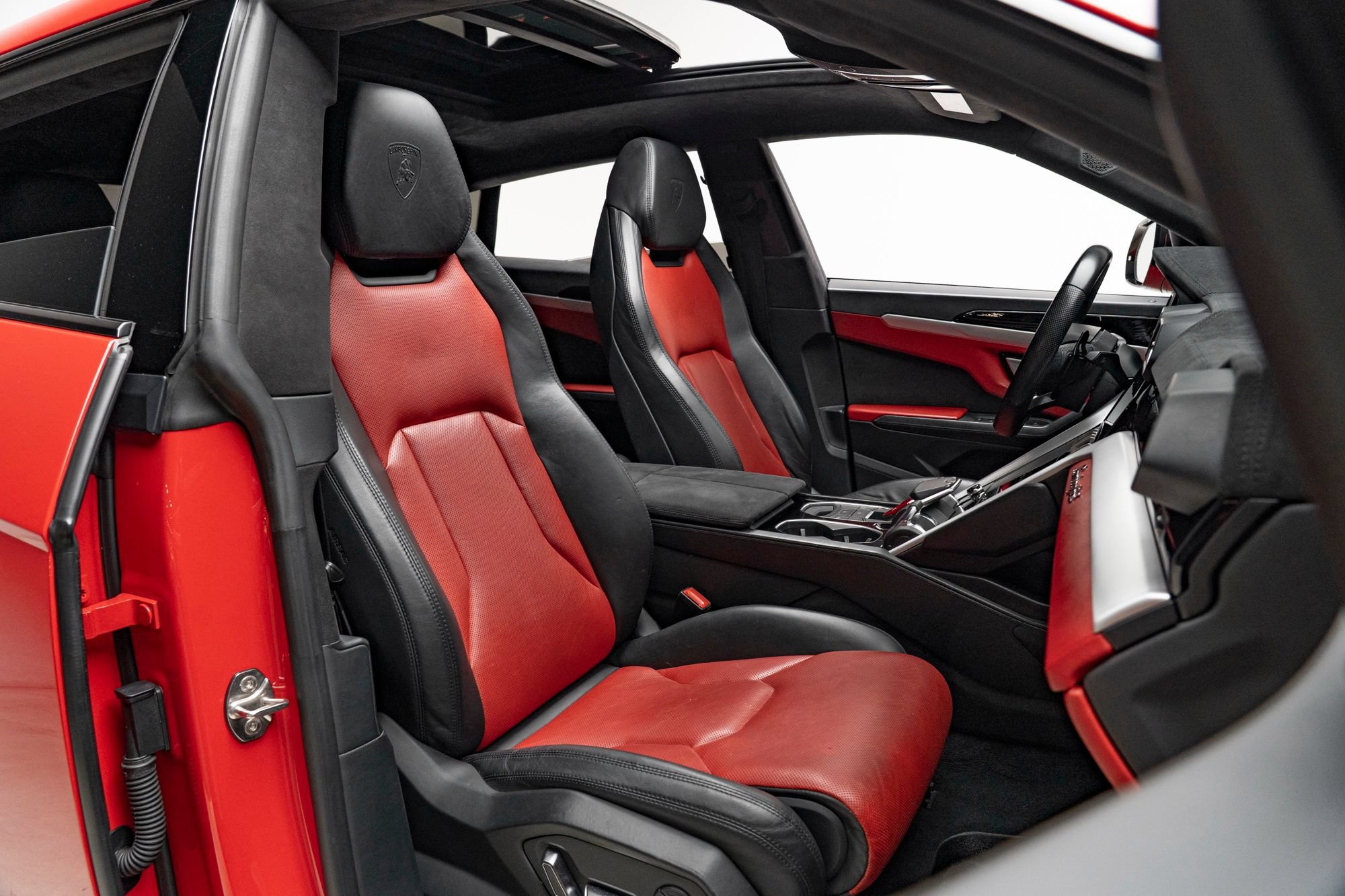 Used 2020 Lamborghini Urus AWD/4WD image 47