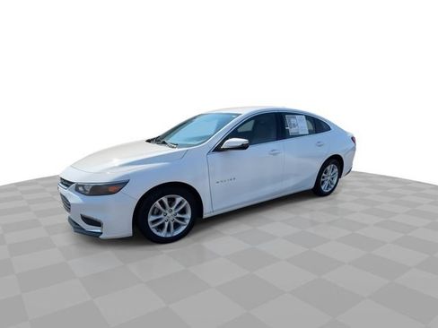 Used 2018 Chevrolet Malibu LT w/ Leather Package FWD image 4