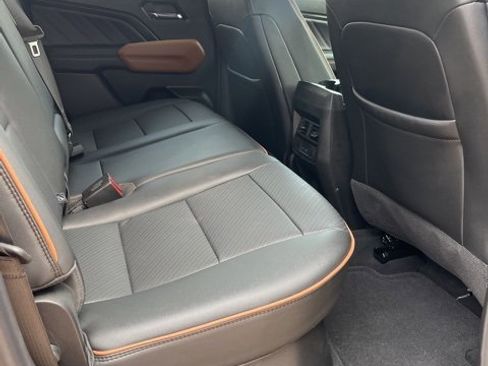 Used 2025 GMC Canyon AT4 w/ Off-Road Front Bumper Package image 10