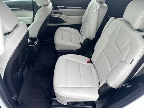 Used 2024 Kia Telluride S FWD image 37