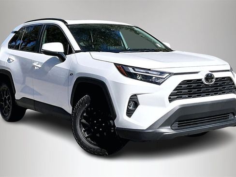 Used 2025 Toyota RAV4 XLE image 2