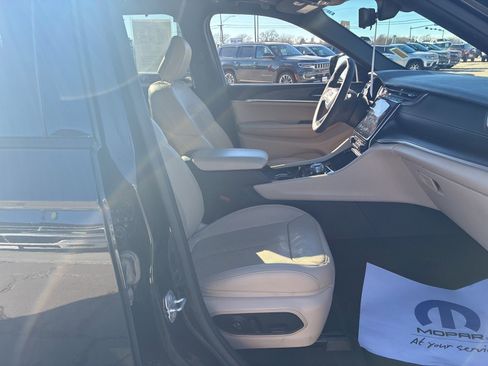 Used 2023 Jeep Grand Cherokee L Limited w/ Luxury Tech Group II image 20