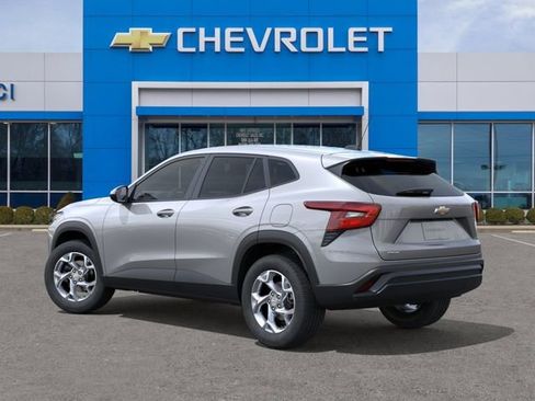 New 2026 Chevrolet Trax LS w/ LS Convenience Package FWD image 3
