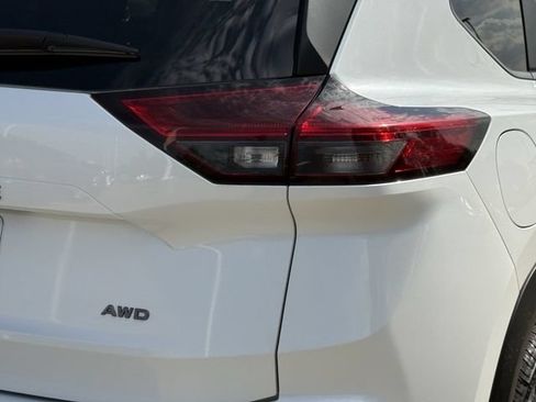 Used 2025 Nissan Rogue SV AWD/4WD image 6