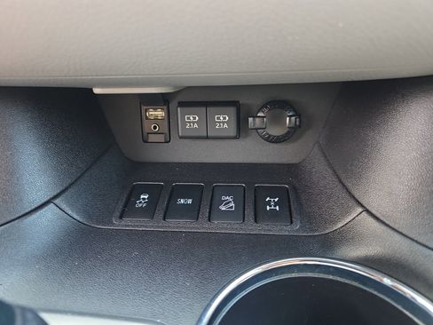 Used 2019 Toyota Highlander AWD V6 image 26