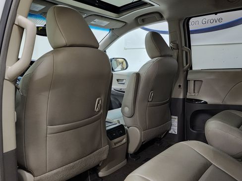 Used 2017 Toyota Sienna XLE Premium AWD/4WD image 15