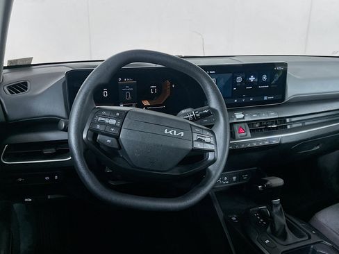 Used 2025 Kia K4 LXS image 18