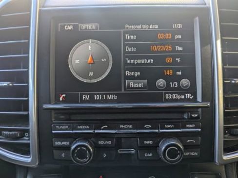 Used 2014 Porsche Cayenne Platinum Edition image 32