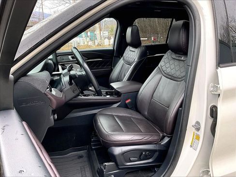 Used 2025 Ford Explorer Platinum w/ Ultimate Package AWD/4WD image 10