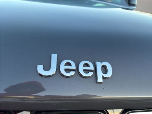 Used 2023 Jeep Grand Cherokee L Limited image 17